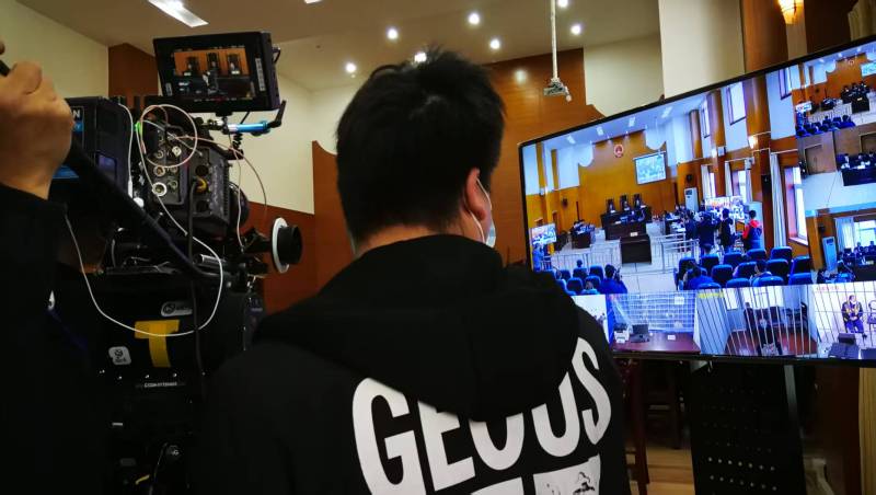 AI生成VS人工创意——凌源市广告片拍摄公司的技术浪漫主义实践